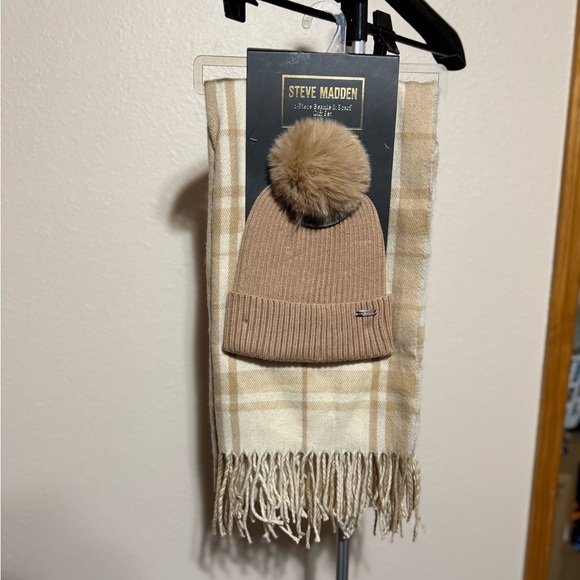 Steve Madden Accessories - Steve Madden Beige Beanie and Checkered Scarf Set‎